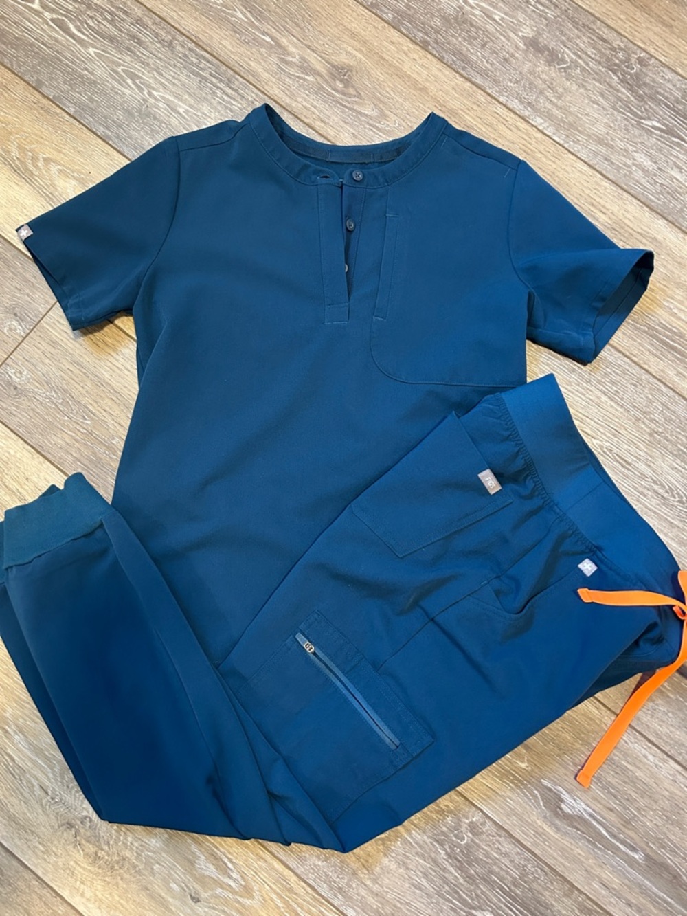 FIGS Deep Reef, Marsh Scrub top & Zamora Jogger